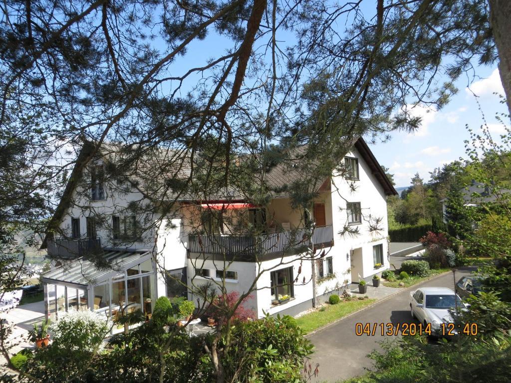 Gaestehaus-Weingut Loersch Leiwen Exterior photo
